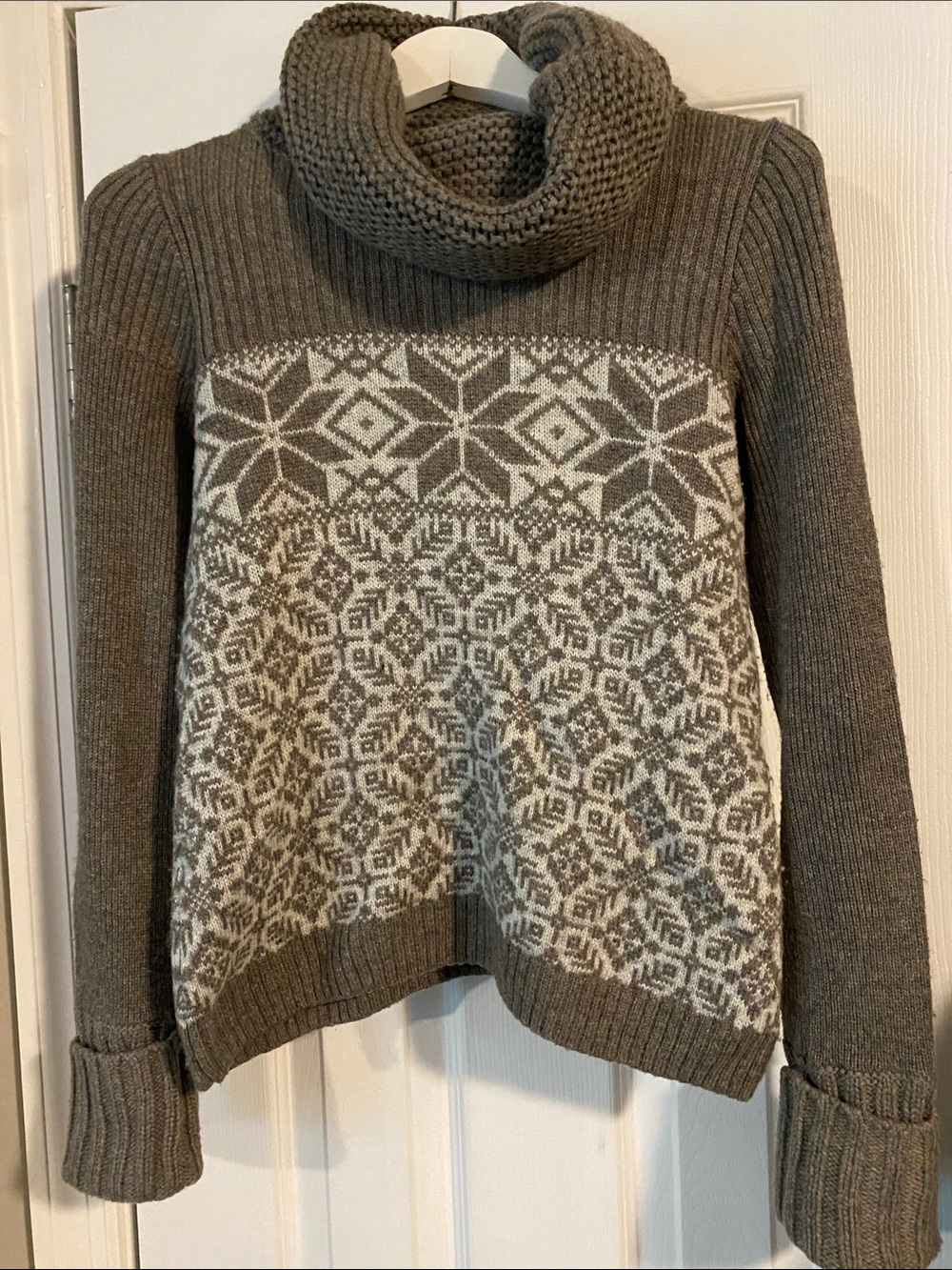 Cozy long Cowl Neck Fair Isle Sweater - Gray/Cream